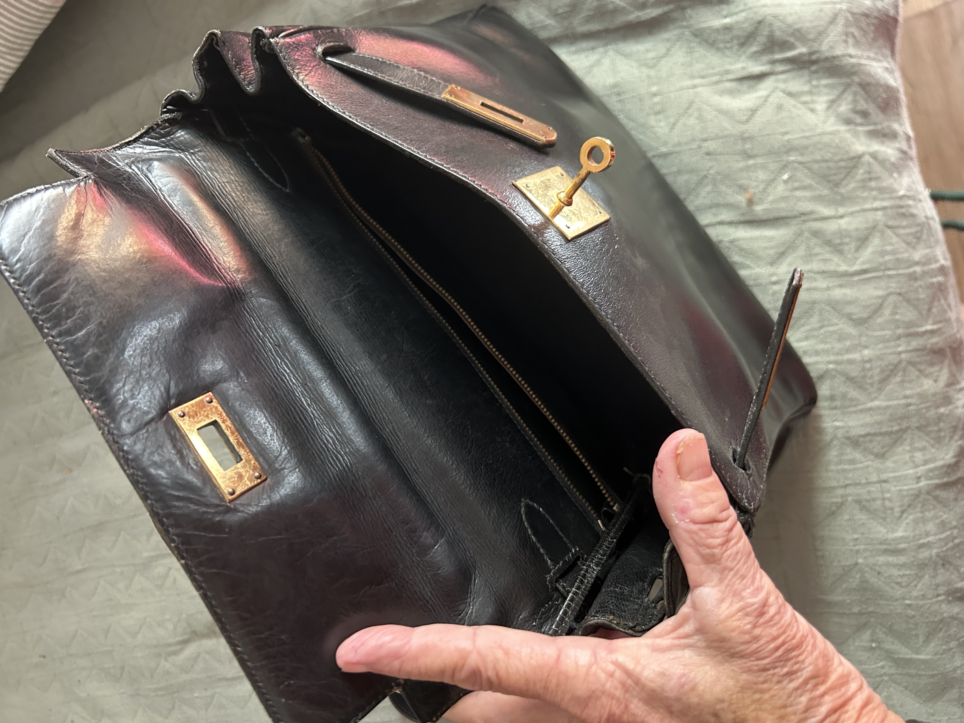 Sac Hermès Kelly confie a Turn The Bags pour restauration - photo 1